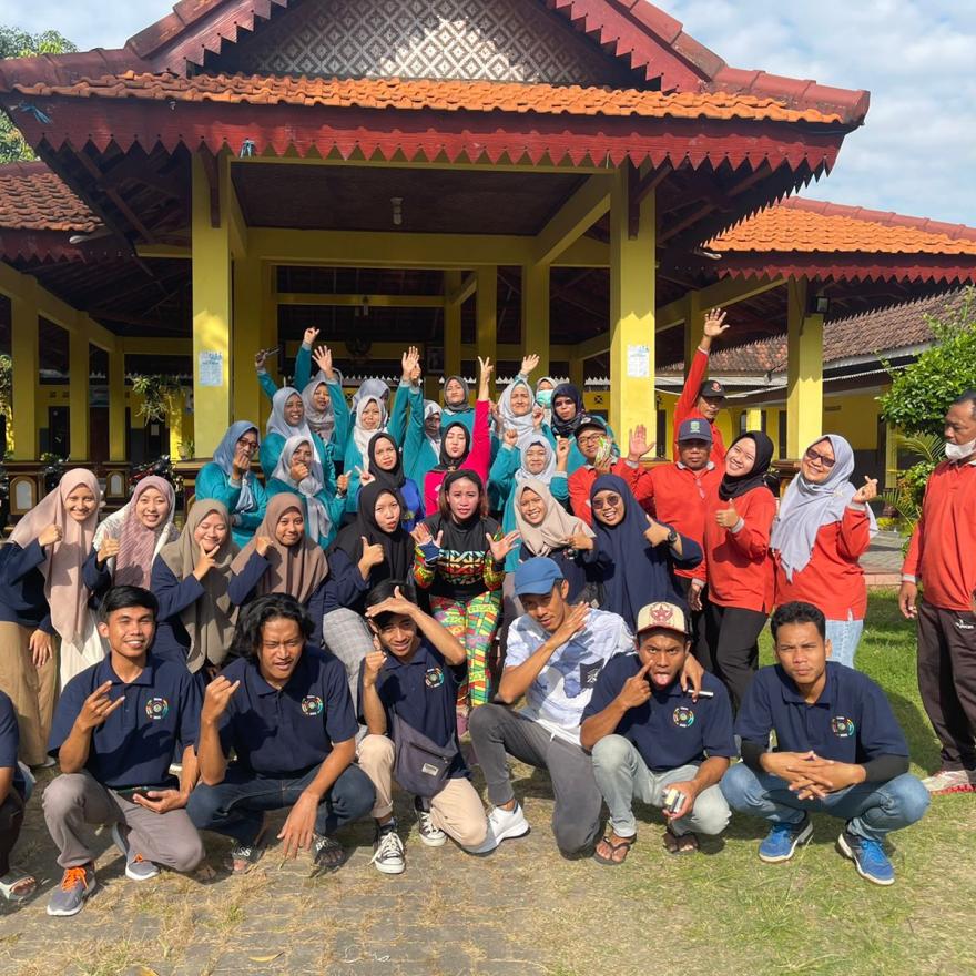 KKN KELOMPOK 17 SENAM SEHAT BERSAMA KEPALA DESA BESERTA PERANGKATNYA